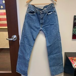 Men’s relaxed fit Levi jeans. Size 36 x36 front button closure.